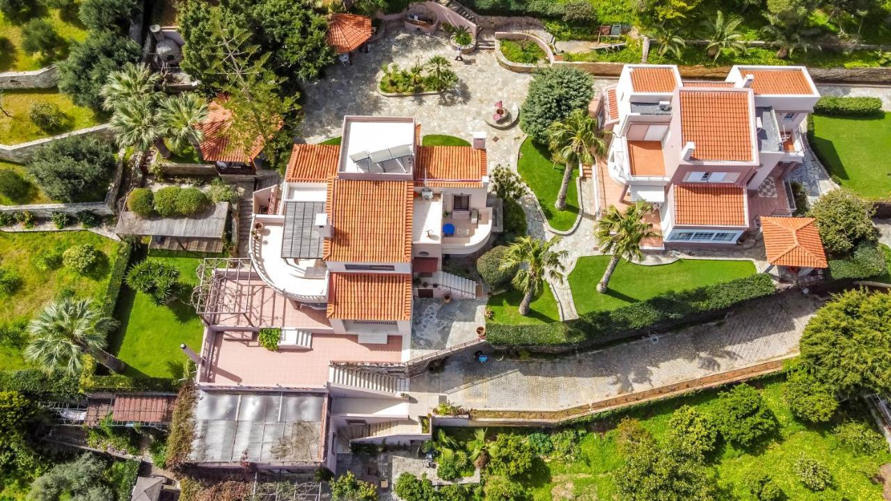 Modern Villas With Gardens And Stunning Views 리가리아 외부 사진