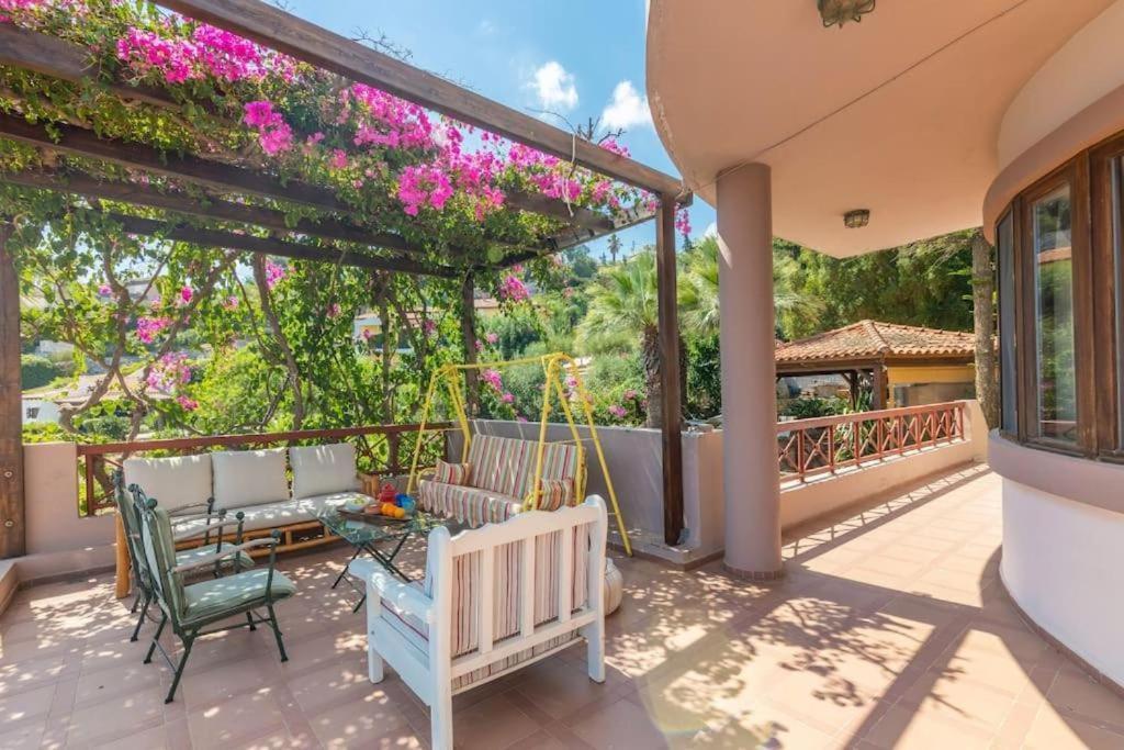 Modern Villas With Gardens And Stunning Views 리가리아 외부 사진