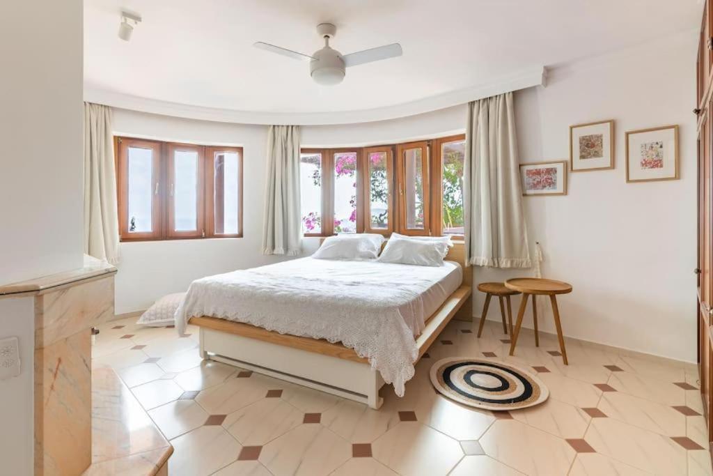 Modern Villas With Gardens And Stunning Views 리가리아 외부 사진