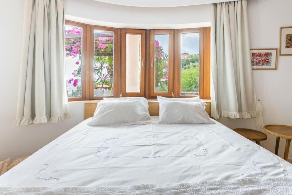 Modern Villas With Gardens And Stunning Views 리가리아 외부 사진