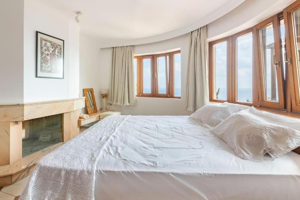 Modern Villas With Gardens And Stunning Views 리가리아 외부 사진