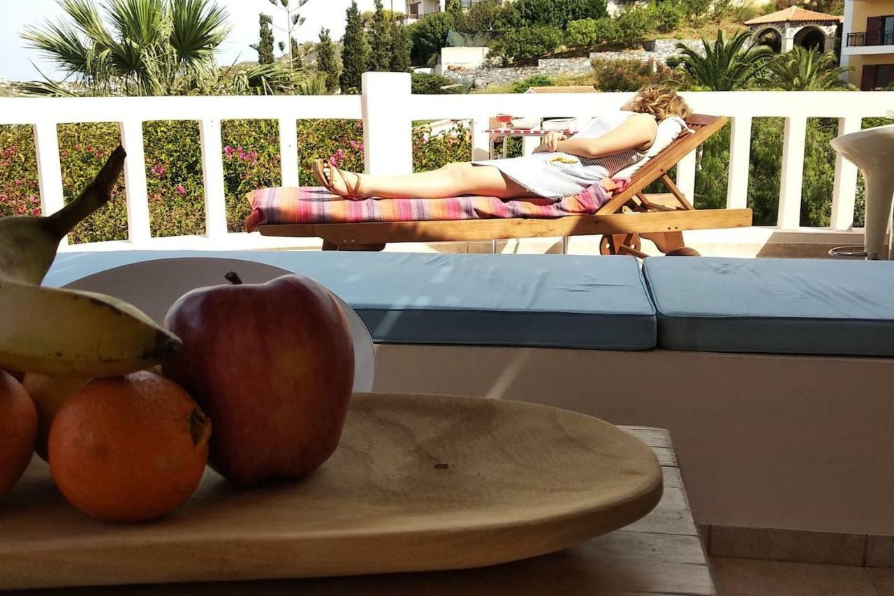 Modern Villas With Gardens And Stunning Views 리가리아 외부 사진