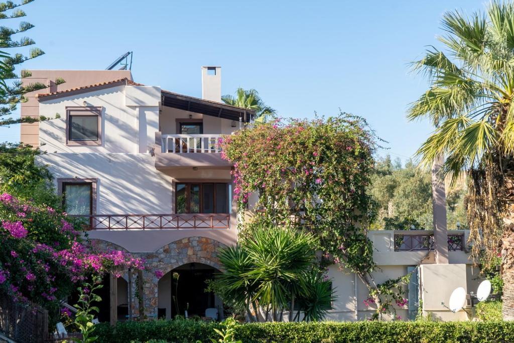 Modern Villas With Gardens And Stunning Views 리가리아 외부 사진